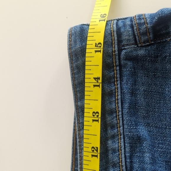 Aritzia The Castings Mid Rise Blue Denim Cut Off Shorts -Size 32 Great Condition - Picture 9 of 9